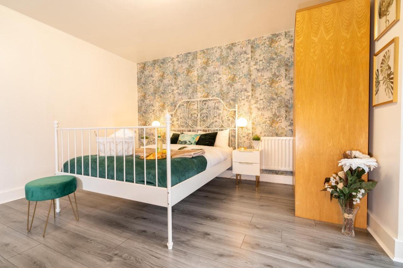 Luxe Place - Netflix & Workspace For 6 Birmingham Kültér fotó