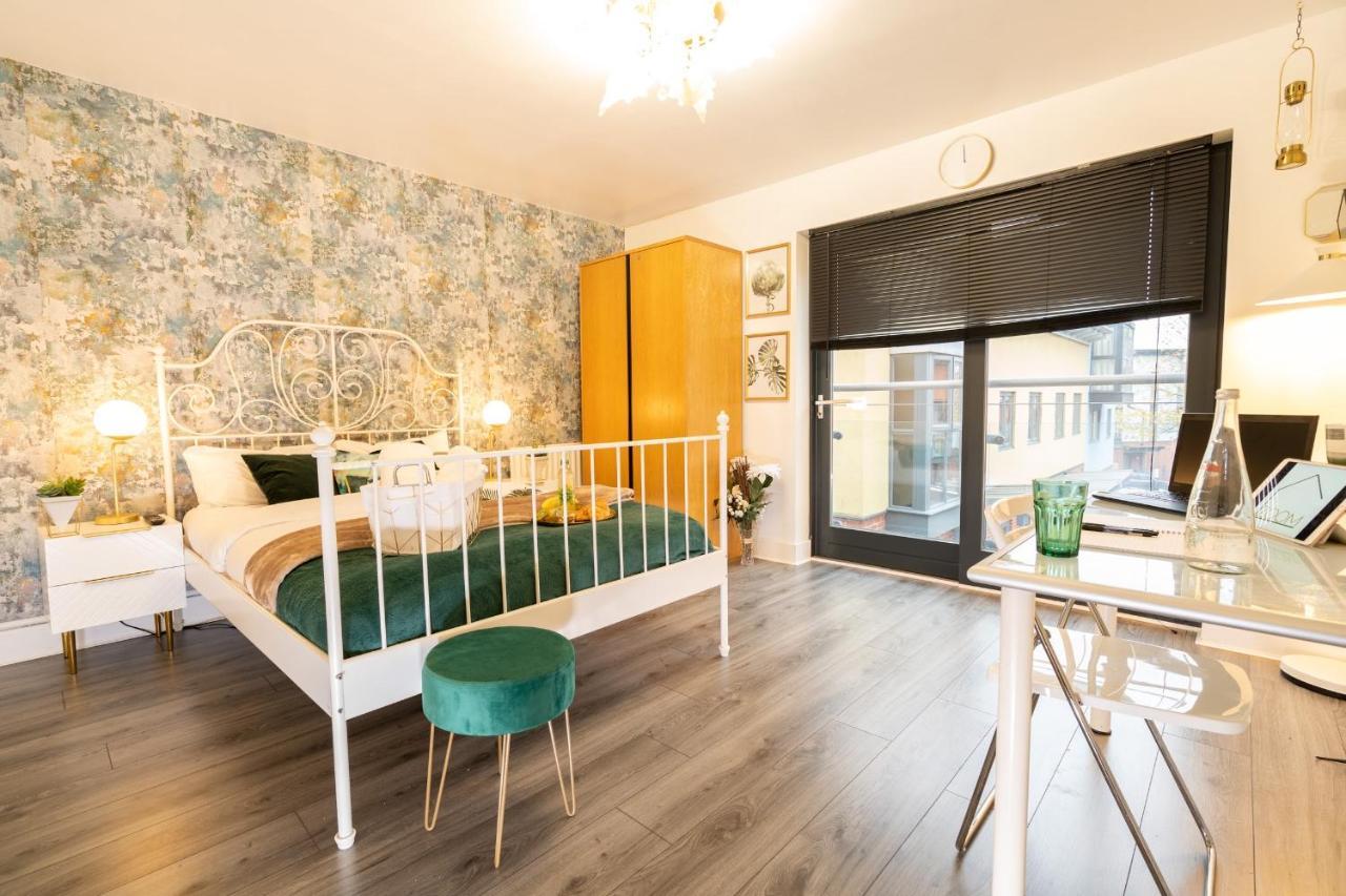 Luxe Place - Netflix & Workspace For 6 Birmingham Kültér fotó