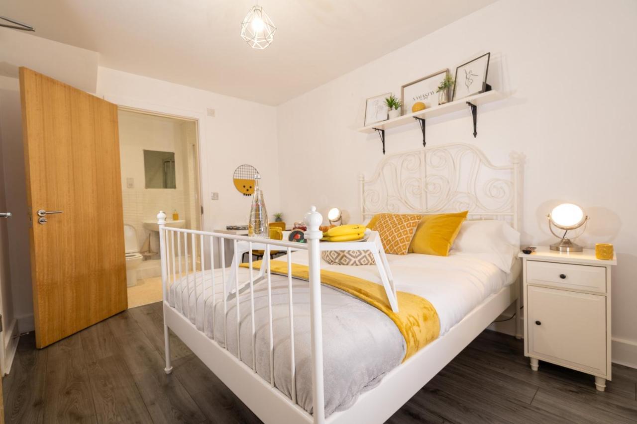 Luxe Place - Netflix & Workspace For 6 Birmingham Kültér fotó