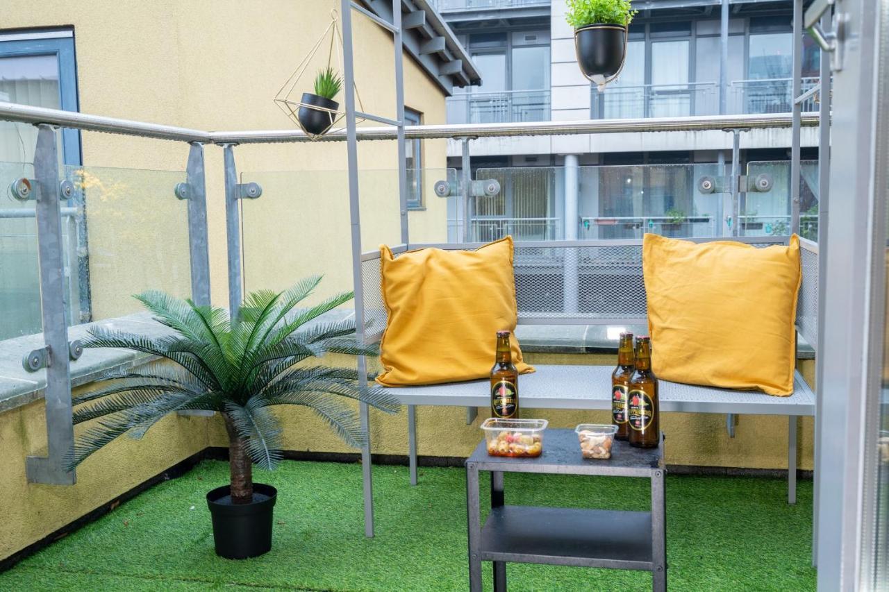 Luxe Place - Netflix & Workspace For 6 Birmingham Kültér fotó