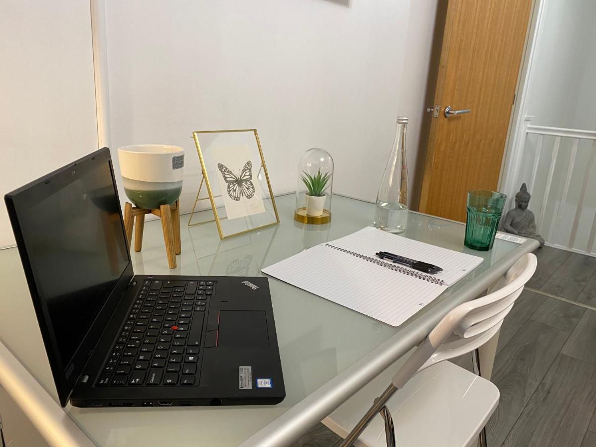 Luxe Place - Netflix & Workspace For 6 Birmingham Kültér fotó