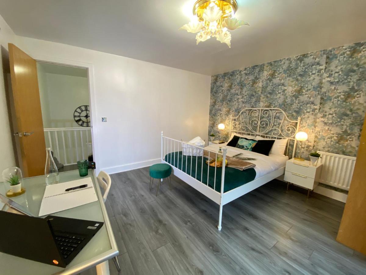 Luxe Place - Netflix & Workspace For 6 Birmingham Kültér fotó