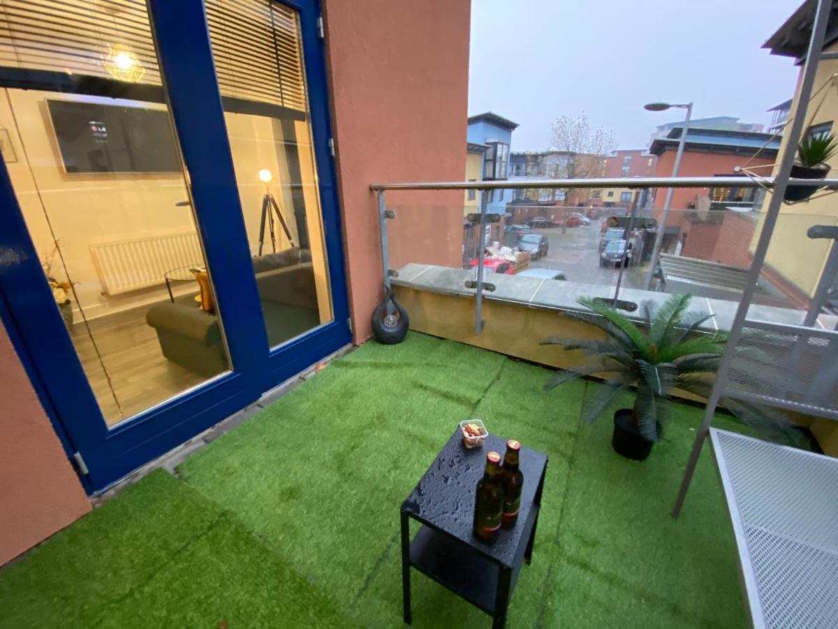 Luxe Place - Netflix & Workspace For 6 Birmingham Kültér fotó