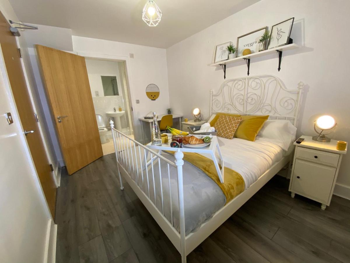 Luxe Place - Netflix & Workspace For 6 Birmingham Kültér fotó