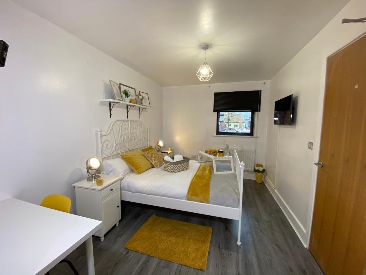 Luxe Place - Netflix & Workspace For 6 Birmingham Kültér fotó